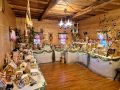 Razstava medenih hišk pri Čebelarstvu Tigeli