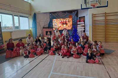 Čarobni obisk Dedka Mraza in Božička v vrtcu Grozdek Kapela