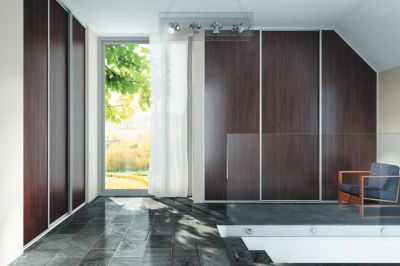 Omara z drsnimi vrati