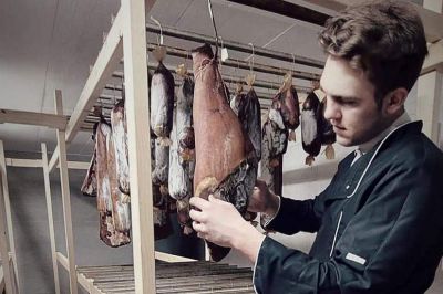 Marcel prosi za kakršnekoli informacije