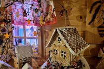 Razstava medenih hišk pri Čebelarstvu Tigeli