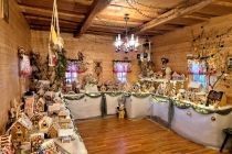 Razstava medenih hišk pri Čebelarstvu Tigeli