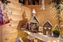 Razstava medenih hišk pri Čebelarstvu Tigeli