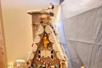 Razstava medenih hišk pri Čebelarstvu Tigeli