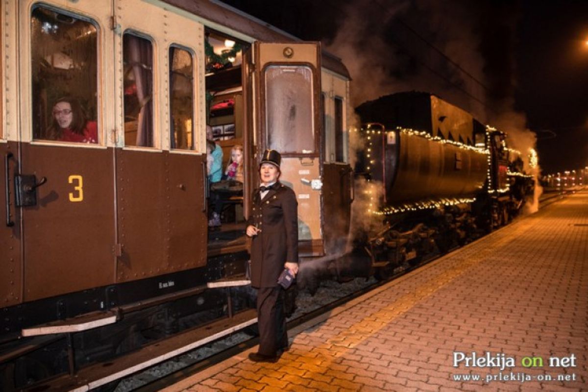 Božičkov muzejski vlak s parno lokomotivo