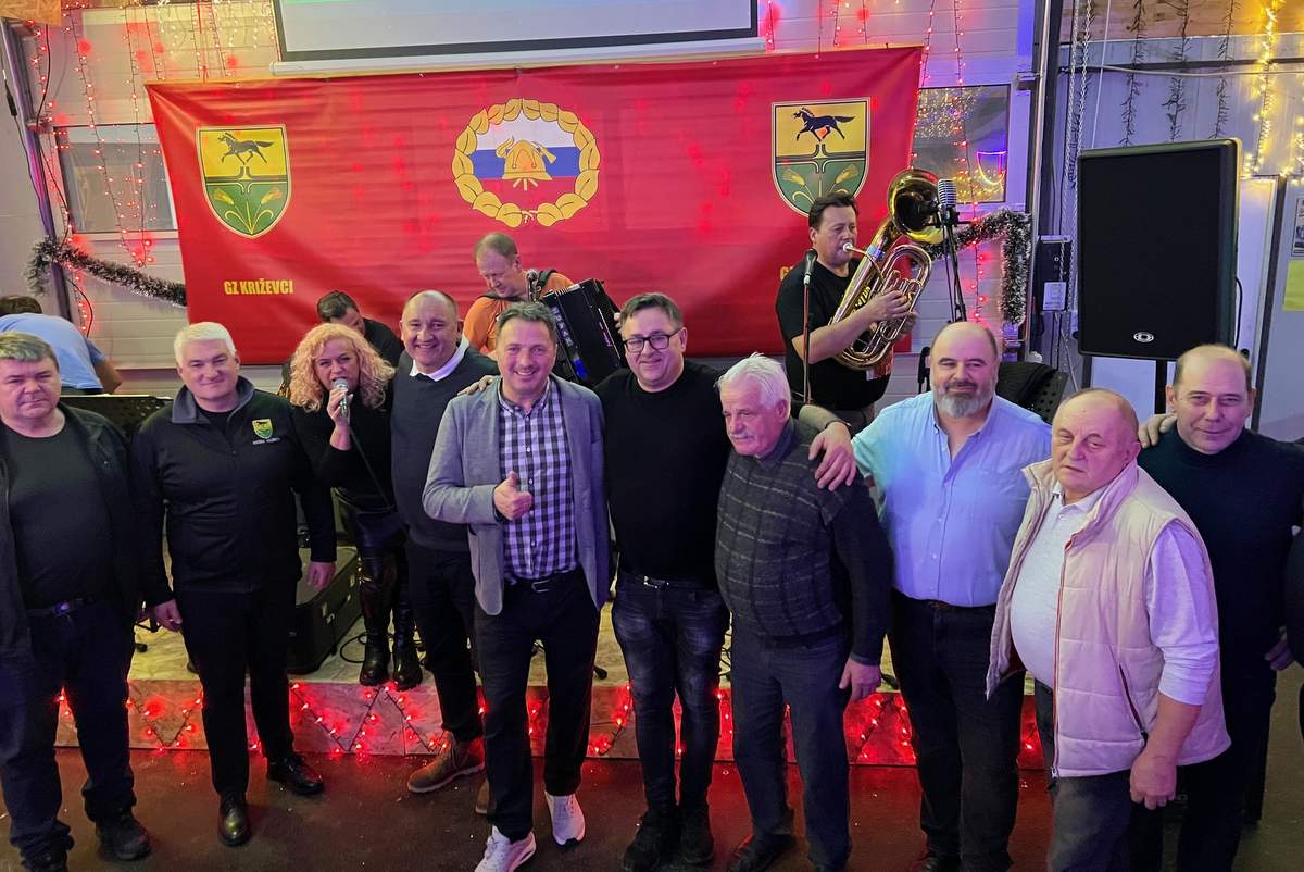 Poveljniški večer v Logarovcih Poveljniški večer v Logarovcih