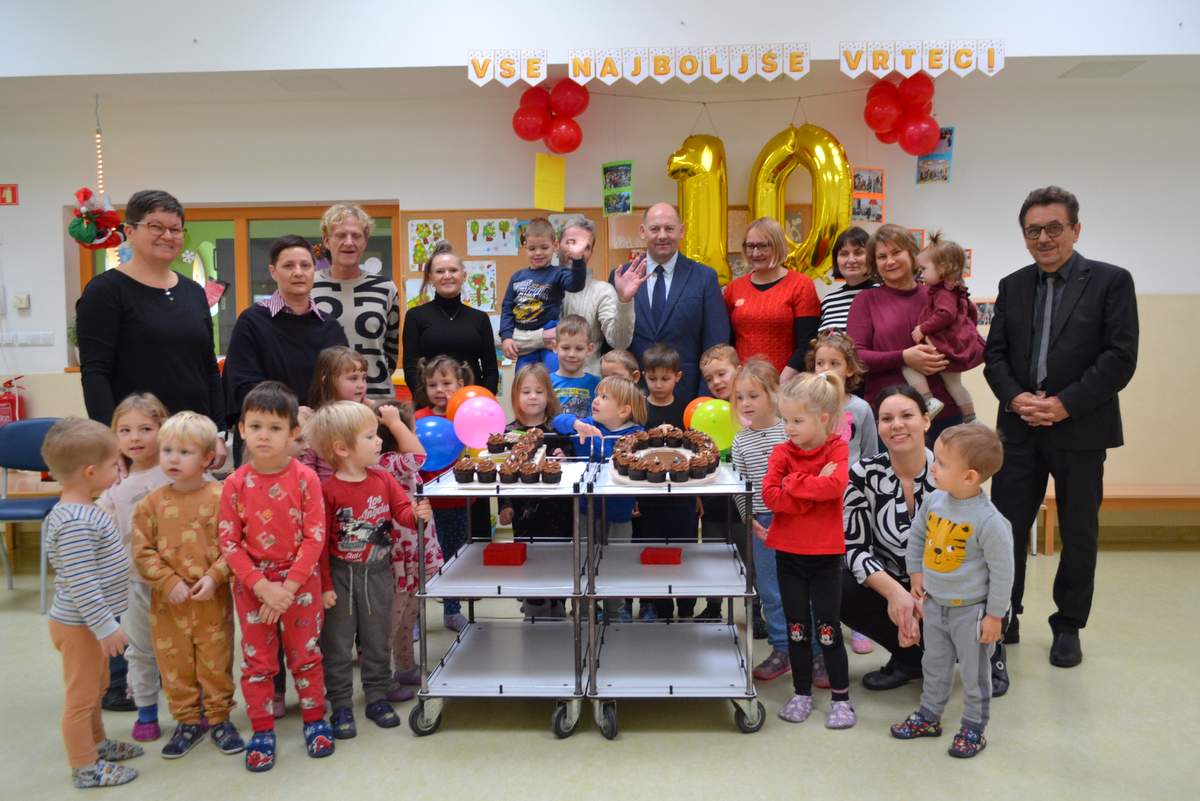 Praznovanje 10. obletnice nove zgradbe vrtca Razkrižje Praznovanje 10. obletnice nove zgradbe vrtca Razkrižje