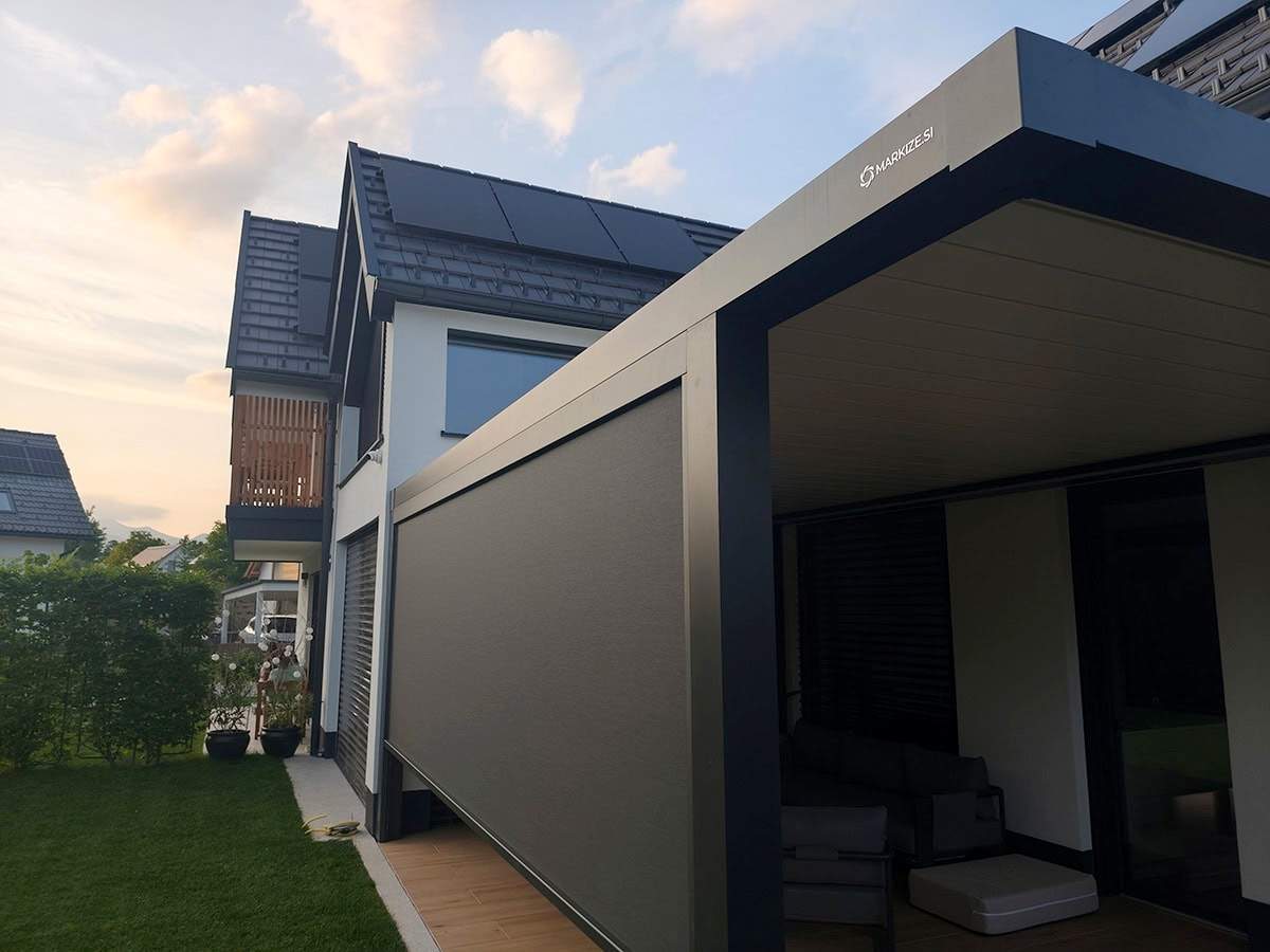 Pergola s screen rolojem