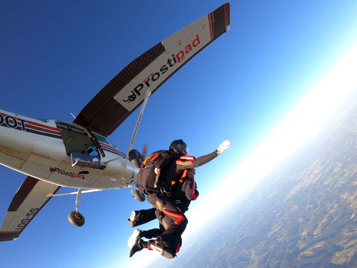 Skok s padalom v tandemu