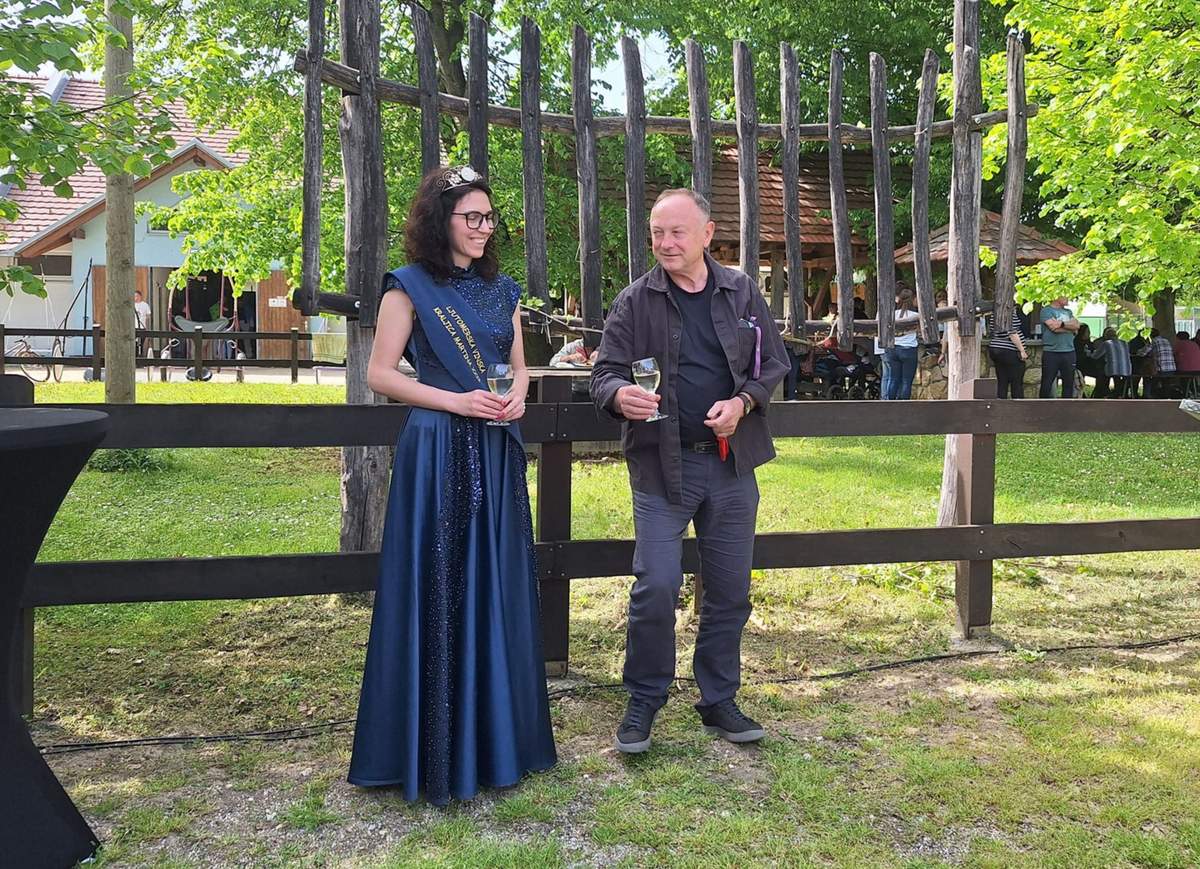 Rez potomke najstarejše trte Modre kavčine