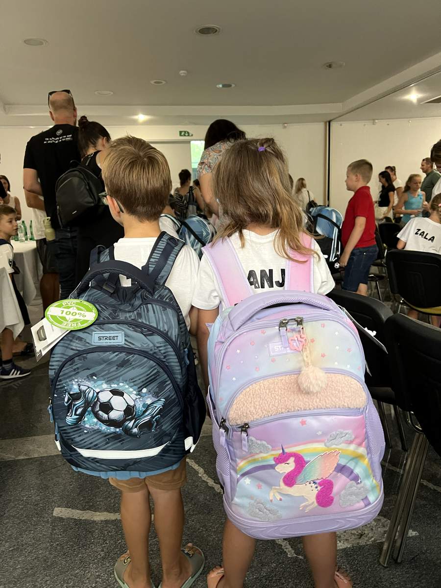Prvošolci prejeli nove šolske torbe