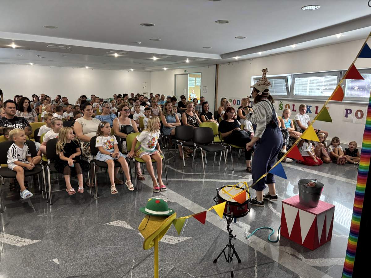 Prvošolci prejeli nove šolske torbe