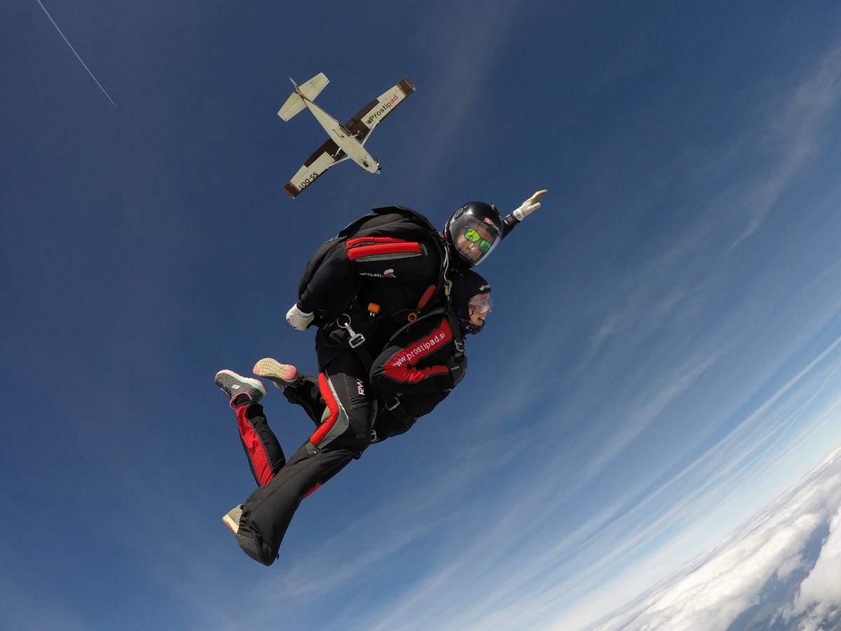 Skok s padalom v tandemu