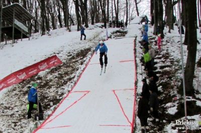 Skakalnica v Juršincih je v teh dneh odeta v sneg