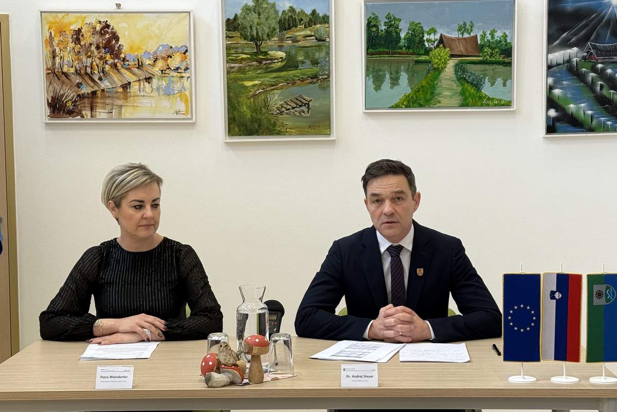 Petra Weindorfer, direktorica podjetja GWM d.o.o. in dr. Andrej Steyer, župan Občine Apače