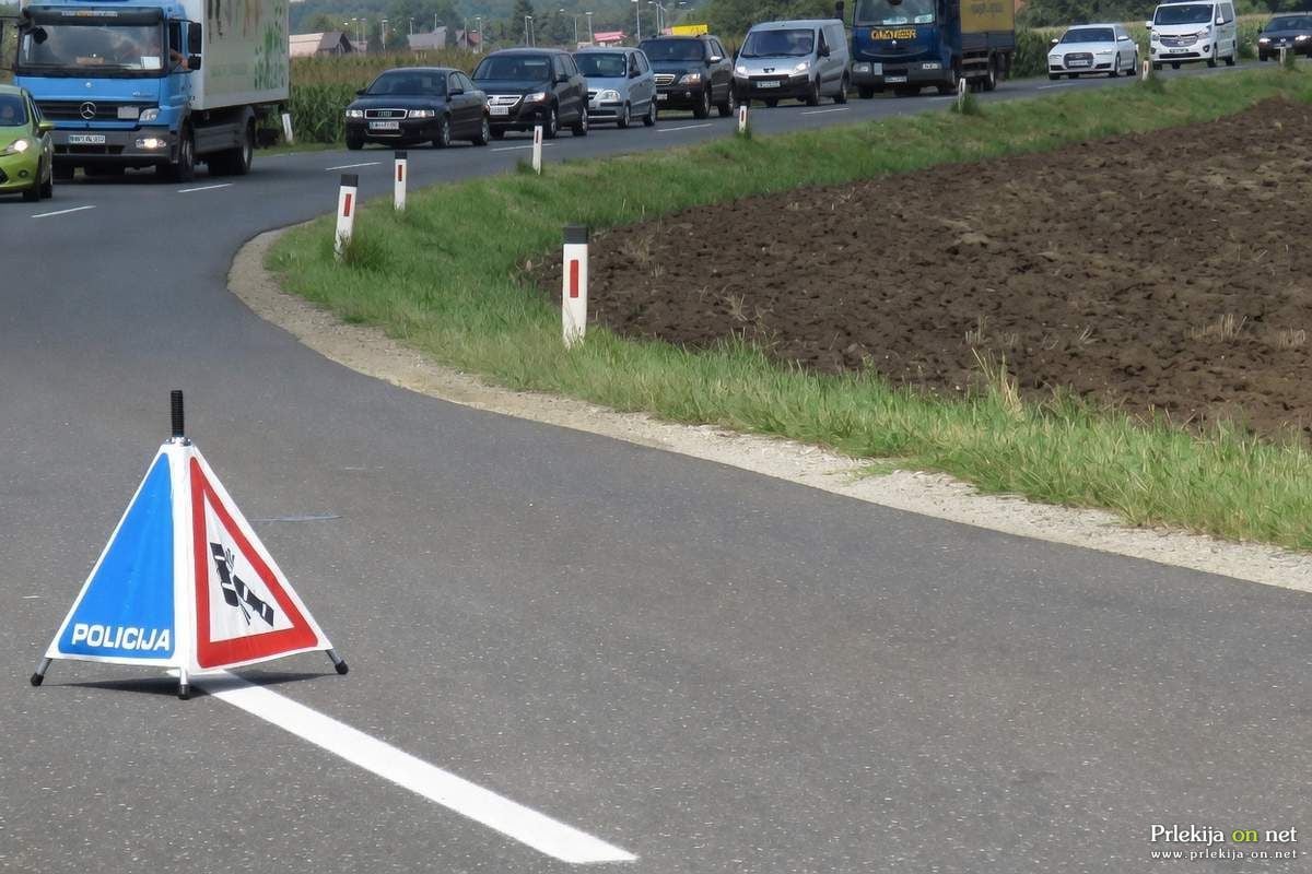 Cesta je bila nekaj časa zaprta Cesta je bila nekaj časa zaprta
