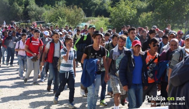 Prebežniki so se iz sejmišča podali proti nekdanjemu mejnemu prehodu v Gornji Radgoni Prebežniki so se iz sejmišča podali proti nekdanjemu mejnemu prehodu v Gornji Radgoni