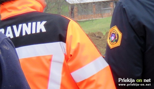 Zdravnik na kraju znakov nasilja ni ugotovil in je odredil sanitarno obdukcijo Zdravnik na kraju znakov nasilja ni ugotovil in je odredil sanitarno obdukcijo