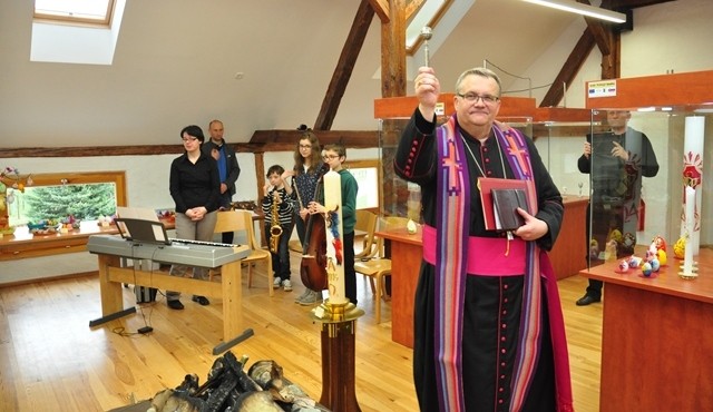 Razstavo je blagoslovil murskosoboški škof dr. Peter Štumpf