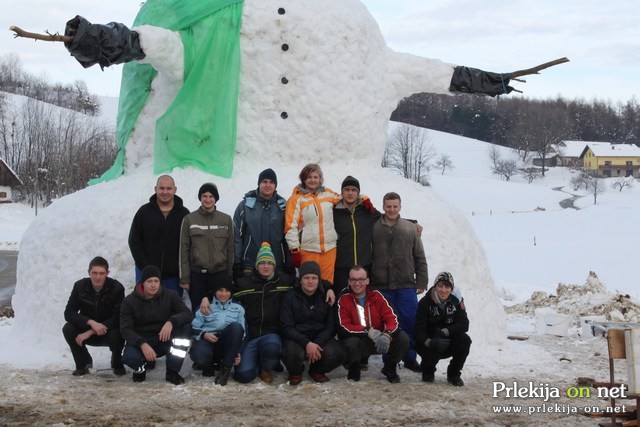 8-metrski snežak v Trnovcih