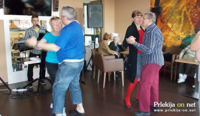 Plesna zabava na seniorskem večeru, foto: Marija Erveš Plesna zabava na seniorskem večeru, foto: Marija Erveš