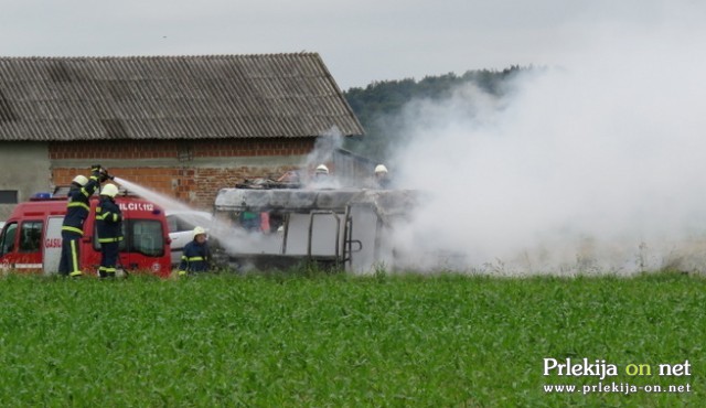 Požar avtobusa v Vogričevcih Požar avtobusa v Vogričevcih