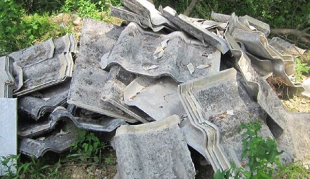 Azbestne plošče v naravi