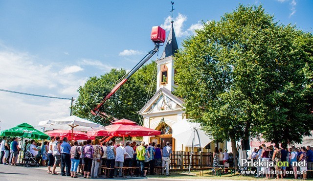 Blagoslov zvona in vaške kapele na Cvenu