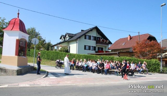 Blagoslov vaške kapele na Jamni Blagoslov vaške kapele na Jamni