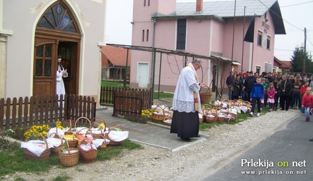 Blagoslov velikonočnih jedi na Moti