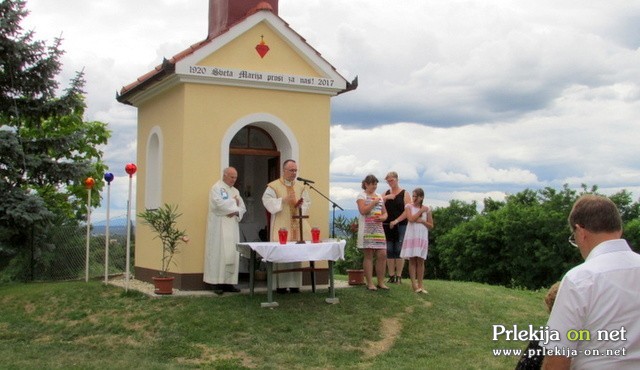 Blagoslov obnovljene kapele v Senčaku