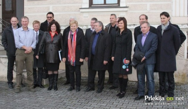 Novinarska konferenca Sistem C Novinarska konferenca Sistem C