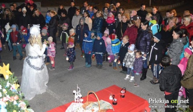 Čarobni pohod z lučkami Čarobni pohod z lučkami