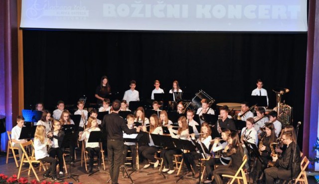 Božični koncert GŠ Slavka Osterca Ljutomer Božični koncert GŠ Slavka Osterca Ljutomer