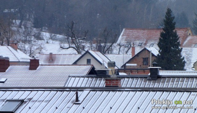 Pri nas zaenkrat snega ni kaj veliko, pihajo pa močni sunki mrzlega vetra