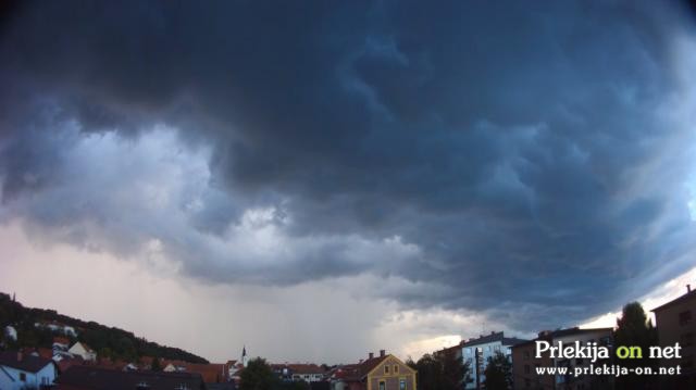 Predvsem popoldne bo v severovzhodni Sloveniji tudi možnost toče in močnih sunkov vetra Predvsem popoldne bo v severovzhodni Sloveniji tudi možnost toče in močnih sunkov vetra