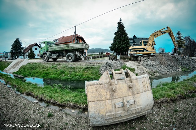 Dela na železnici in vodovodu, foto: Marjan Dovečar