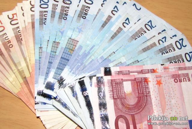 Direktor in prokurist sta povzročila premoženjsko škodo v višini 125.000,00 evrov