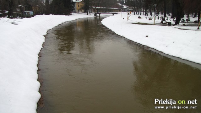 Po napovedih se ob koncu tedna pričakuje ponoven porast rek na poplavljenih območjih v Pomurju in Podravju