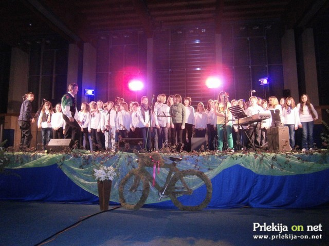 Dobrodelni koncert mladinskega pevskega zbora OŠ Ivana Cankarja Ljutomer