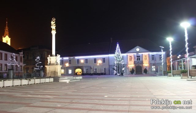 Glavni trg bo v tej zimski sezoni krasilo tudi drsališče Glavni trg bo v tej zimski sezoni krasilo tudi drsališče