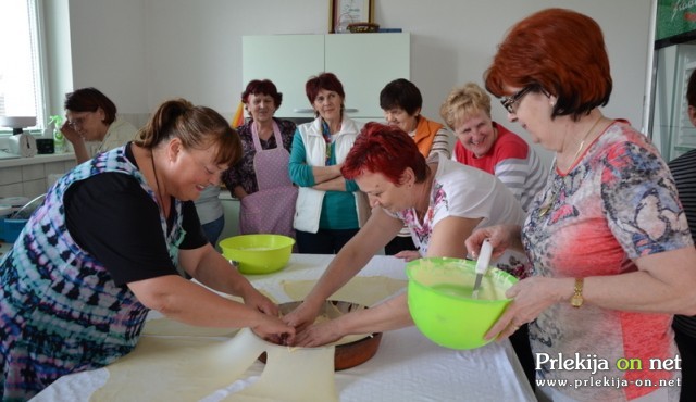 Kulinarična delavnica z Društvom za osteoporozo Ljutomer Kulinarična delavnica z Društvom za osteoporozo Ljutomer
