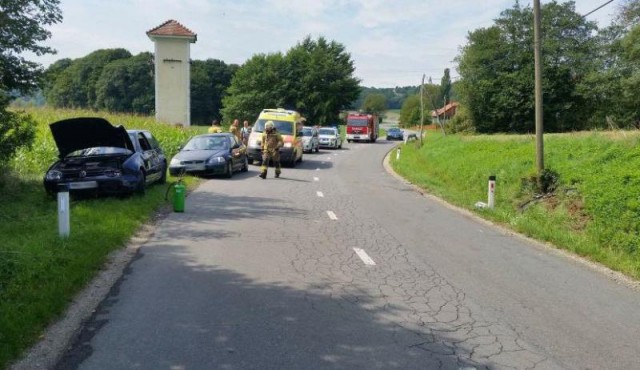 Na cesti Sveti Jurij ob Ščavnici–Bolehnečici je osebno vozilo zapeljalo s ceste, foto: PGD Gornja Radgona