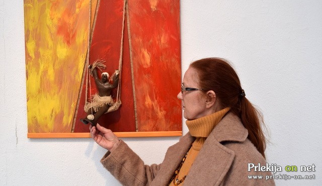 Milena Marija Reščič: Spogledujem se z gugajočo mavrico Milena Marija Reščič: Spogledujem se z gugajočo mavrico