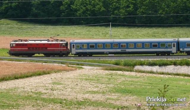 Električni vlak pelje skozi Sp. Kamenščak