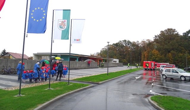 Evakuacija vrtca in osnovne v Cezanjevcih Evakuacija vrtca in osnovne v Cezanjevcih
