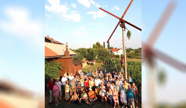 Postavljanje klopotca v Gočovi Postavljanje klopotca v Gočovi