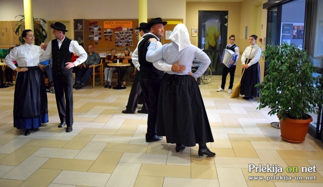 Folkloristi KUD Budinci v DOSOR-ju Folkloristi KUD Budinci v DOSOR-ju