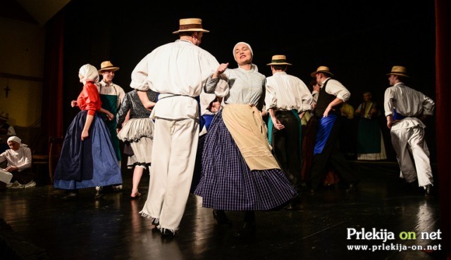 Folklorni večer Pri treh bratih Folklorni večer Pri treh bratih