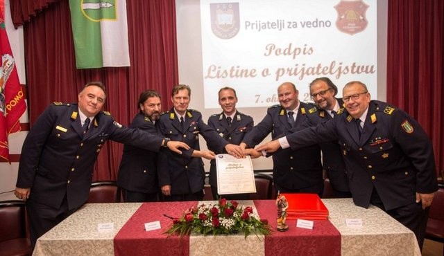 Podpis prijateljske listine PGD Višnja Gora in Tešanovci Podpis prijateljske listine PGD Višnja Gora in Tešanovci